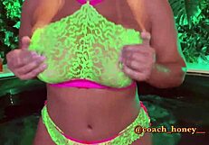 Brincando in the Motel Bathtub with Fun Joi Games