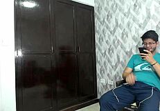 डेनियला अलमारियां साफ करे तो मैं उसकी चूत गहराई से चाट लूं