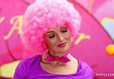 She Comes in Colors 2