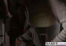 Niki Lee Performs Solo Masturbation in Heels and Shoes