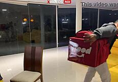 Novinha Receives Pizza Delivery Guy in Towel for Facial Cumshot