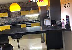 Novinha Receives Pizza Delivery Guy in Towel for Facial Cumshot