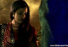 इस इंडियन ब्रुनेट बेब को आज रात सोलो में तुम्हें लुभाने दो