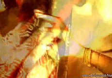 इस इंडियन ब्रुनेट बेब को आज रात सोलो में तुम्हें लुभाने दो