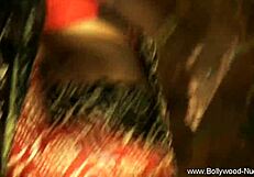 इस इंडियन ब्रुनेट बेब को आज रात सोलो में तुम्हें लुभाने दो