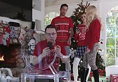 hot stepsister gives handjob right in front of stepmom and stepdad 😏