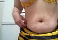 i'm ginger paris bitchy bee masturbating and pissing with toys