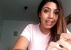 Sarah Rosa disapproves of men