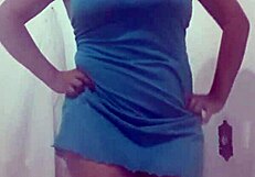 Sussi Duran Latina Dances Reggaeton with Energetic Moves