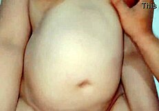 joven milf mexicana culo gordo latina culona de enorme trasero se quita toda su ropa y deja que se la follen en doggy style y se la metan por el culo?