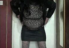 bisexual crossdresser needs tube of pee in homemade video