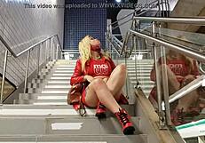 Essa Loira É Muito Safada, Adora Provocar Pussy Em Público