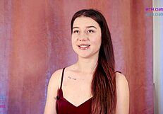 jolie shows off her naked butt in pornstar style