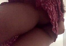 मेरी लैटिना पड़ोसन की स्कर्ट के नीचे घरेलू नजारा