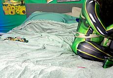 फ्रॉपी कॉसप्ले में जंगली एक्शन सीन में फट गया