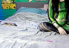 फ्रॉपी कॉसप्ले में जंगली एक्शन सीन में फट गया