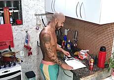 फुटबॉल मैच या मेरा बॉयफ्रेंड पेट्रिक गार्सिया? गेंद से खेलते हैं