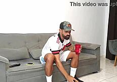 फुटबॉल मैच या मेरा बॉयफ्रेंड पेट्रिक गार्सिया? गेंद से खेलते हैं