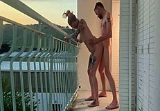 स्लट मिल्फ लव ग्लोरी बाहर डॉगी चुदाई को झुकी