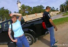 स्ट्रॉबेरी ब्लॉन्ड बीबीडब्ल्यू बाहर लंड पर उछली, वाह!