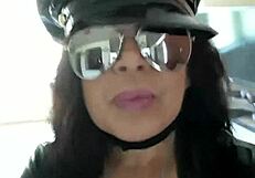 Woman cop dealing with boys on duty.