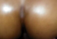 इस बड़ी गांड वाली बीबीडब्ल्यू को बैकशॉट्स मारते हुए, मोटी गांड झुकाई।