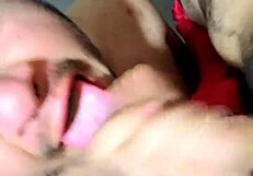 se tragó la leche, le duele el culo, pero mamó el culo toda la noche