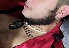 se tragó la leche, le duele el culo, pero mamó el culo toda la noche