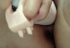 तेज डिल्डो खेल गांड चुदाई में बदल जाता है