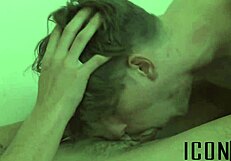 किंकी ट्विंक्स दिनभर डीपथ्रोट चूसते और जोरदार चुदाई करते हैं जंगली ब्लोजॉब सेशन में