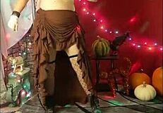 अरे, देखो ये हेलोवीन स्टीमपंक पस्सी डांस एपिसोड!