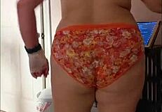 अरे, देखो ये हेलोवीन स्टीमपंक पस्सी डांस एपिसोड!