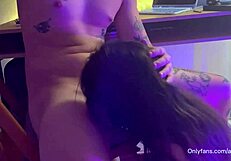 Fucking my girlfriend on her desk? So hot and shaved!