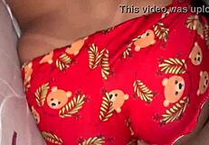 esposa sedenta por pica vai pra cama com shortinho curto pra provocar o marido