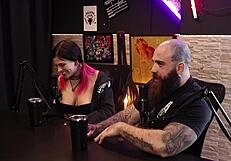 eles estavam transando e uma buceta apareceu na cara dele - queen e iron