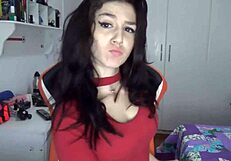 Carolzinhasg Performs Sensual Dance Moves in Her Second Video