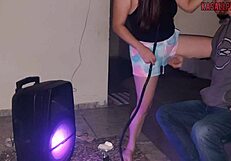 Amiga, seduzindo amigo para fazer de tudo com pau grande?