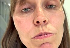 बीवी वोर वोरेफिलिया फेमडॉम फेटिश ह्यूमिलिएशन चाटती है