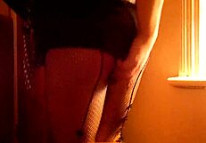 Goddess Audrey Horn twerks her divine ass.