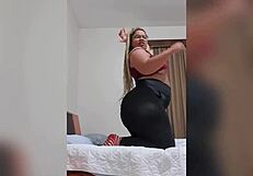 Chubby bbw shows tattooed big ass in black leggings