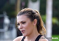 वॉच वेरोना स्काई वो मॉन्स्टर कॉक इन हेर ऐस के लिए बेग करती है? शी राइड्स इट हार्ड!