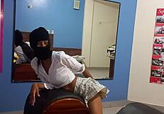 Nubile MILF ebony woman amous masturbation and catwalk in front a mirror in an amateur pornography video clip