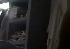 en la recamara de mi cuñada mientras su marido se va de viaje