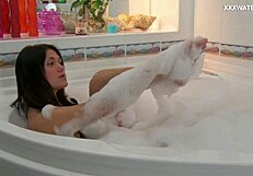 Russian show-girl Julia Cherezad’s bathroom episode