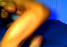 हॉट वेबकैम गर्ल रोज़ाना विशाल टॉयज़ के साथ खेलती है