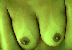 tes�o shows off her tattoo in a casual chat