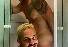 Ensinando Como Lavar Um Pau E Olha Meu Amigo Rick Paixão Tem Um Pauzão Grande E Grosso Ensinei Depois Mamei E Tomamos Banho!