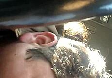 Me sube a su carro y lo hago venir con garganta profunda