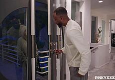 अरे वाह, एम्बर अलेना उस विशाल काले लंड को प्रो की तरह संभाल रही है! 😍