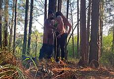 बीवी को जंगल में काले स्टड के मोटे लंड से छेदा